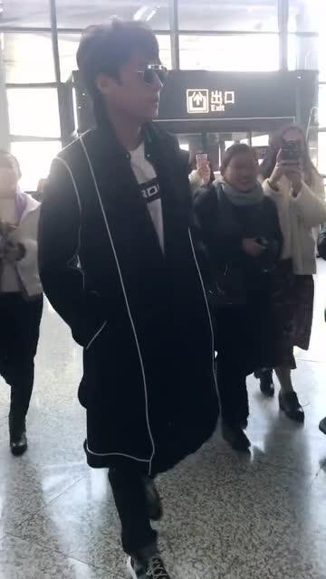 关于靳东搞笑段子,笑翻你的娱乐圈