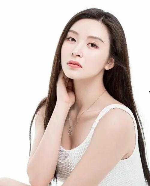 李萌萌性感照片,魅力四溢，美艳动人